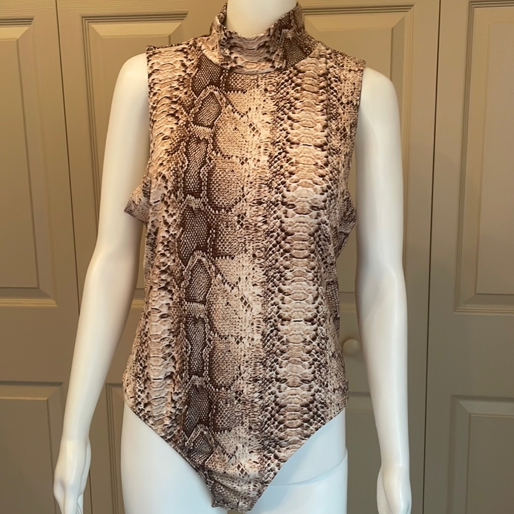 Snakeskin 🐍 print bodysuit